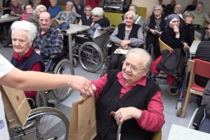 VIDEO&FOTO: Tombola za starejše občane