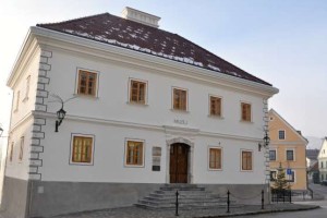 AVDIO: V Semiču predstavili prenovljeno muzejsko hišo