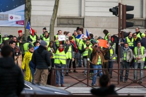 Zagon rumenih jopičev v Franciji popušča, v Parizu včeraj le 800 demonstrantov