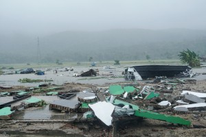 Uničujoči cunami je sprožil izbruh vulkana Anak Krakatoa: žrtev že skoraj 300