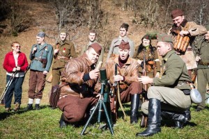 Rdeče zvezde, strojnice in Hej brigade: praznik "titofilov" v Dražgošah