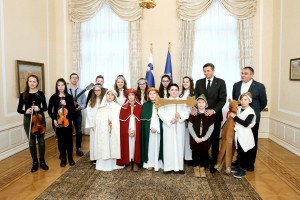 Predsednik Pahor sprejel skupino kolednikov iz Kočevja