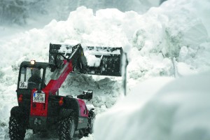 Nove pošiljke snega za Avstrijce, plazovi ogrožajo celo Innsbruck