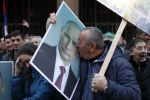 To je voditelj, ki ga hočejo Srbi: Putina v Beogradu pozdravilo 120.000 ljudi (FOTO in VIDEO)