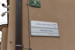 Afera s covidnimi dodatki: policija in inšpekcija nad ortopedsko kliniko