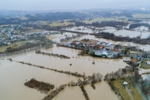 Rdeči alarm na območju Ilirske Bistrice: poplavljene ceste in hiše