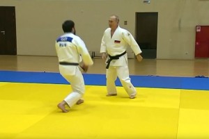 Judoistična brca Putinu