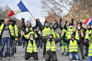 Na 20. protestih rumenih jopičev v Franciji manj udeležencev kot prejšnje konce tedna