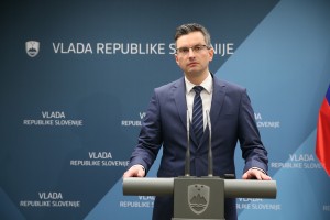 Premier Šarec je sprejel odstop ministra Lebna, zahteva pa tudi odhod Topolka