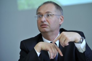 Nekdanji Šarčev poslanec, ki ga je odnesla afera sendvič, se pod Golobom vrača v politiko