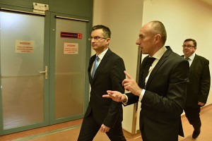 Premier Šarec po novem tudi minister za zdravje, a le do imenovanja Šabedra