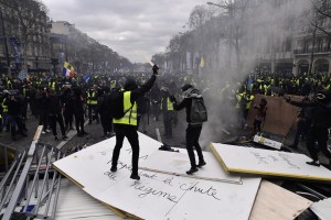 V Franciji nameravajo omejiti proteste