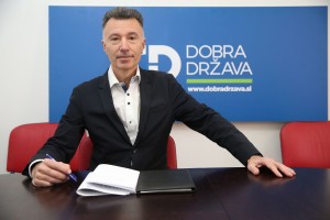 Dobra država ostala brez predsednika: Dobovšek odstopil in se zavil v molk