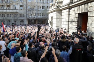 Vučić protestnikom: "Jaz se ne bojim. Lahko izgubim življenje."