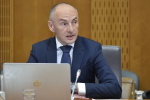 Novopečeni minister Šabeder mora preprečiti, da bi 40.000 ljudi ostalo brez osebnega zdravnika