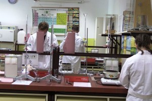 VIDEO&FOTO: Na Šolskem centru so tekmovali mladi kemiki