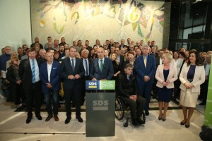 SDS in SLS predstavili skupno listo: Zver nosilec, druga Tomčeva, Bogovič šele četrti