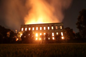 Klimatske naprave krive za uničujoč požar v brazilskem Narodnem muzeju