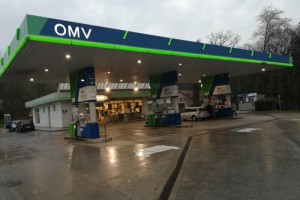 Rop bencinskega servisa na Levičnikovi cesti v Novem mestu
