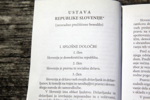 57 strokovnjakov je oblikovalo komentarje k slovenski ustavi