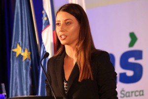 Irena Joveva: Ne gre za to, da bi se Juncker postavil na našo ali hrvaško stran, moral bi se na stran vladavine prava