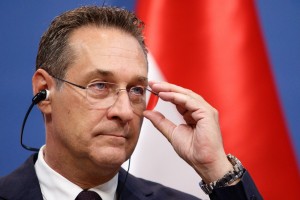 Afera Ibiza ga je odnesla iz vlade, a Strache že ima stolček v Bruslju