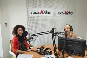 AVDIO: V Kostanjevici na Krki razstava Prestopanja Tine Mohorović