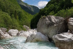 V reki Koritnici našli plavajoče truplo pogrešanega 23-letnega Britanca (FOTO)