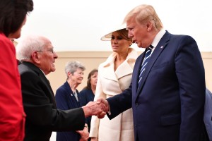To je mož, ki se ne boji predsednika ZDA: pred Trumpom je osvajal Melanio (VIDEO)