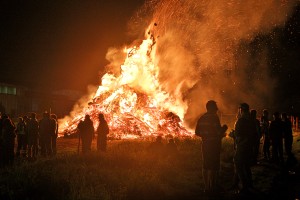 Prvomajskih kresovanj letos ne bo, pogojno pa je dovoljeno postavljanje mlaja