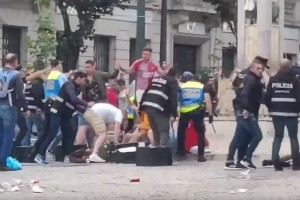 Novi sramoten incident angleških navijačev, ki so se v Portu pretepali s policijo