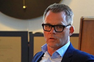 Presenetljivo je, da nekdo, ki ima visoko politično funkcijo, ob tem pa še doktorat znanosti, napiše nekaj tako butastega
