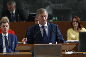 Erjavec zanika, da bi s Kraljem kdaj govoril o posredovanju za Šoltesa