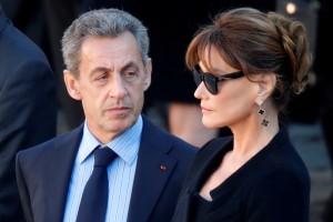 Francozi se režijo Sarkozyju: kako je lahko nenadoma višji od žene manekenke?