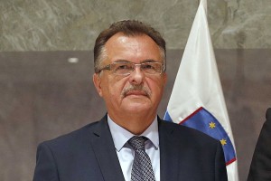 Blamaža Jožeta Tanka: Jerneju Štromajerju očita, da ne zna sklanjati, a tudi sam ne pozna rodilnika