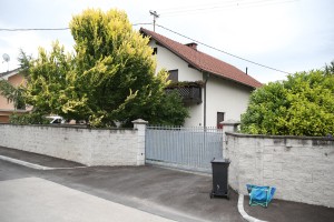Vse skrivnosti iz Šarčeve vasi: Kaj pravijo o premierju Šarcu njegovi sokrajani iz Šmarce pri Kamniku