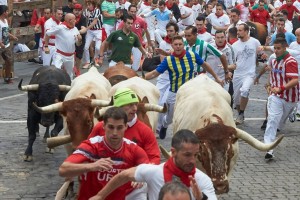 Bilanca letošnje Pamplone: biki na rogove nasadili osem ljudi, še 27 jih je končalo v bolnišnici (FOTO)