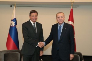 Pahor z Erdoganom o okrepljenem migrantskem valu čez Balkan