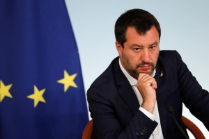 Salvini se hvali, da je policiji pomagal odkriti skladišče orožja italijanskih neonacistov