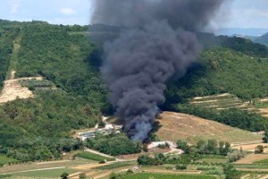 Ogenj na meji: nad Dragonjo se je dvignil steber črnega dima (FOTO)