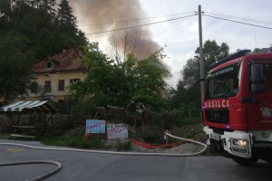 V Mengšu zagorelo pri Staretovem gradu! (FOTO)