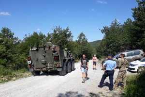 Vojaki bi lahko na meji ustavljali in pridržali nezakonite migrante do prihoda policije!