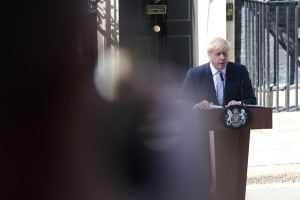 Johnson bo kraljico prosil, da suspendira delo parlamenta