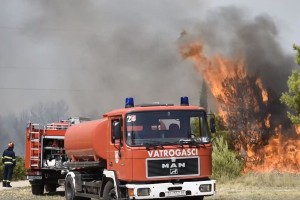 Pri Šibeniku se je razdivjal ogromen požar