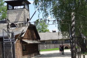 V muzeju Auschwitz lani našteli rekordnih 2,3 milijona obiskovalcev