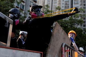 Hongkonška vlada prepovedala uporabo mask na protestih