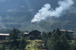 V švicarskih Alpah strmoglavilo letalo, med žrtvami tudi dojenček