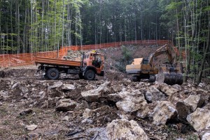 Povojni poboji: v globini dvajsetih metrov Jame pod Macesnovo gorico so že naleteli na posmrtne ostanke