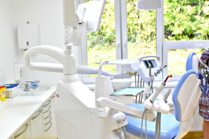V zobozdravstvene ordinacije le zdrave osebe