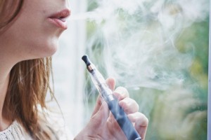 V New Yorku bosta dovoljena le še dva okusa elektronskih cigaret